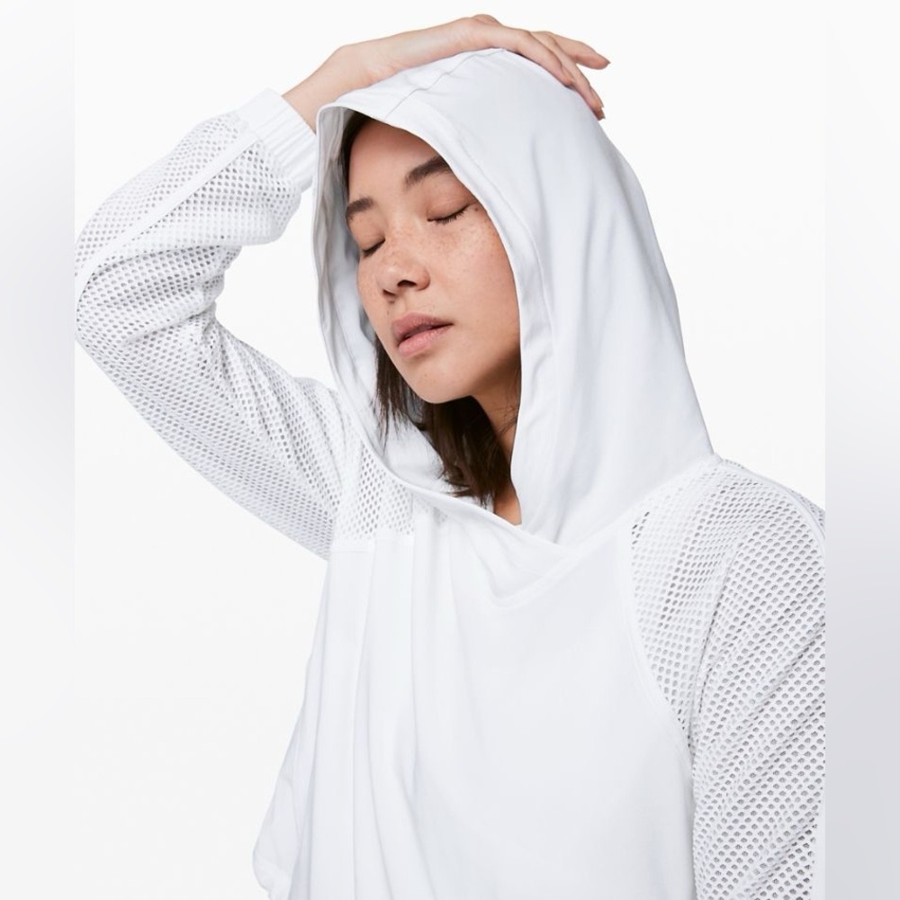 Lululemon‎ White Cropped Windbreaker Hoodie With Mesh Sleeves.
